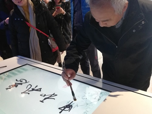 張平書記參與體驗(yàn)活動(dòng).jpg
