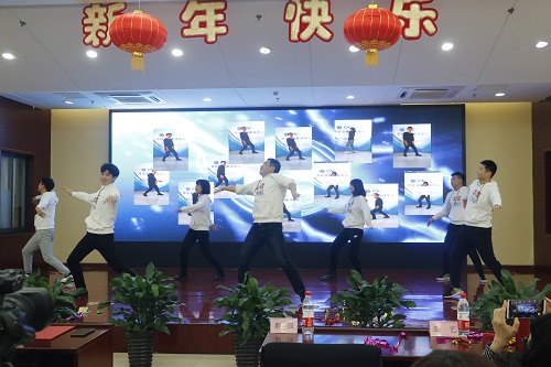 舞蹈《舞動的喀戰(zhàn)士》.JPG